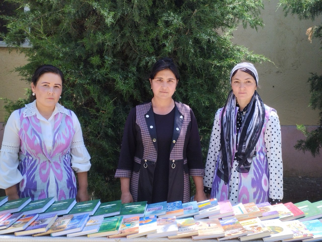 11-sonli umumtaʼlim maktabida kitoblar koʻrgazmasi tashkil etildi.