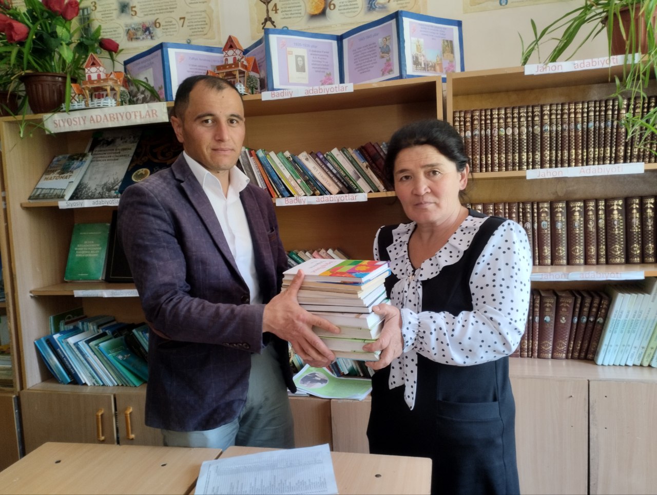 5-sonli umumtaʼlim  maktabida "Ko'chma kutubxona"