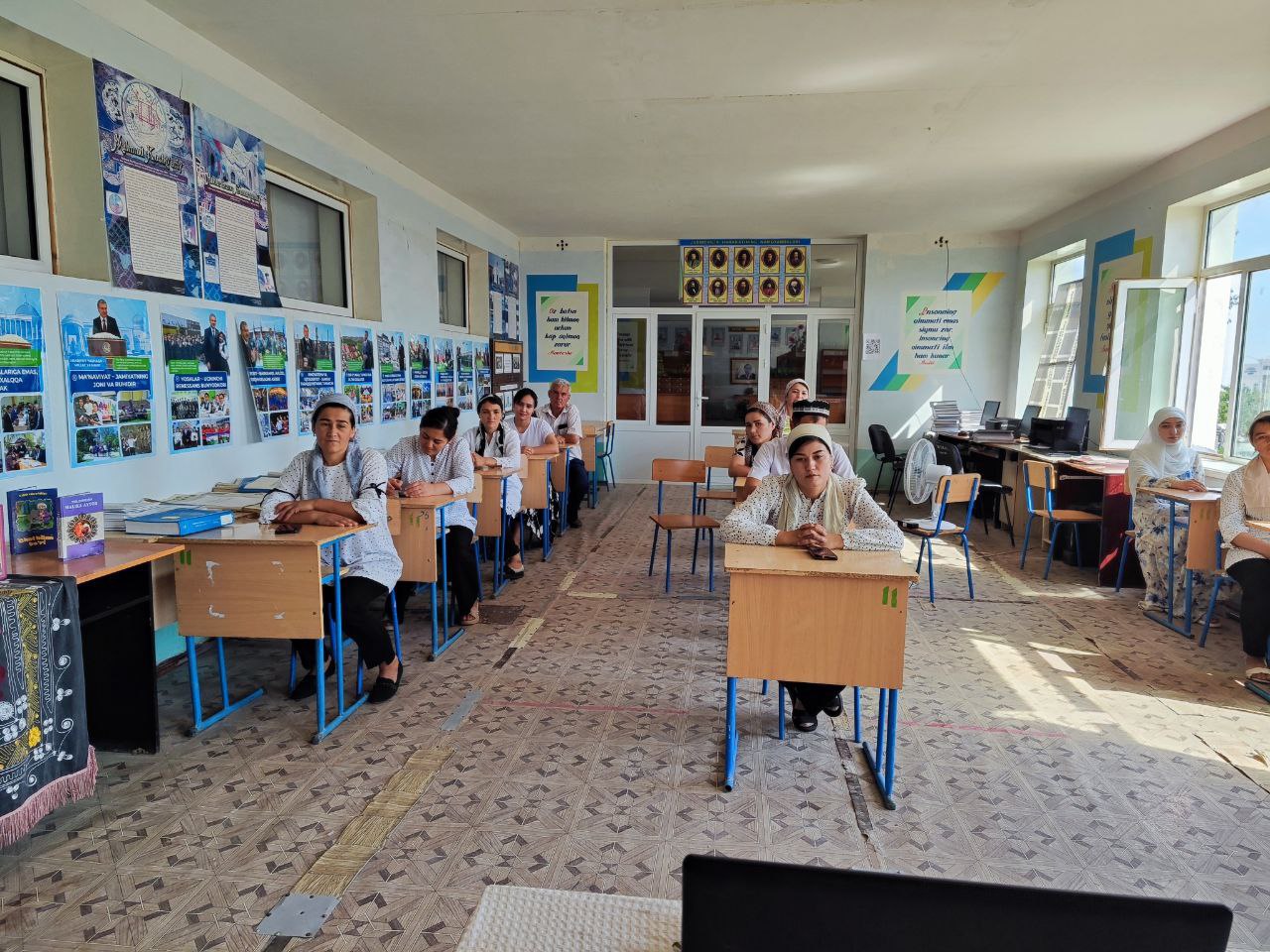 "Siyosiy-maʼrifat soati"