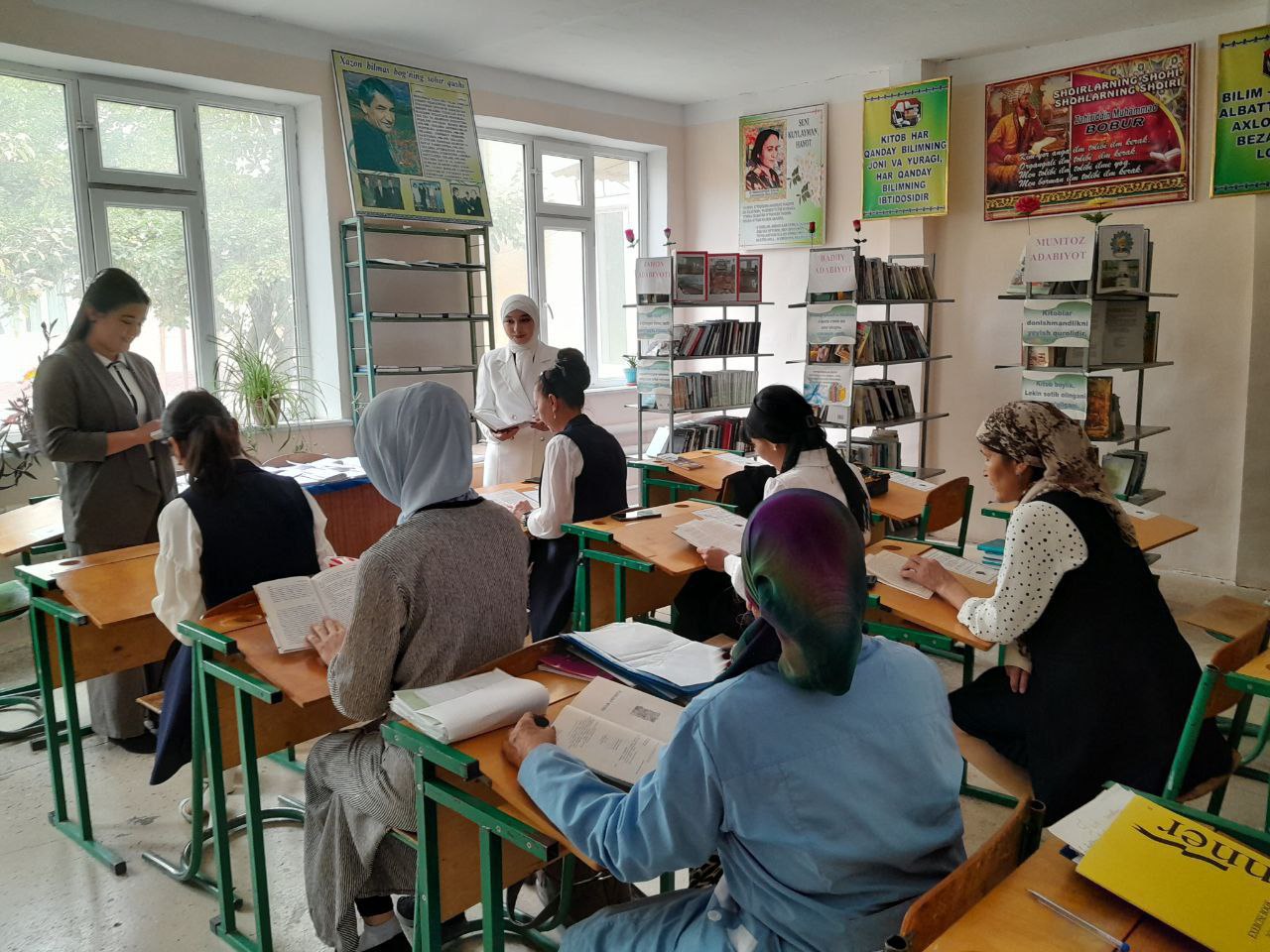 " 1-oktabr "O'qituvchi va murabbiylar kuni"ga bag'ishlangan bo'lib , " Marifat bog'iga bog'bonsiz -ustoz!" deb nomlandi.