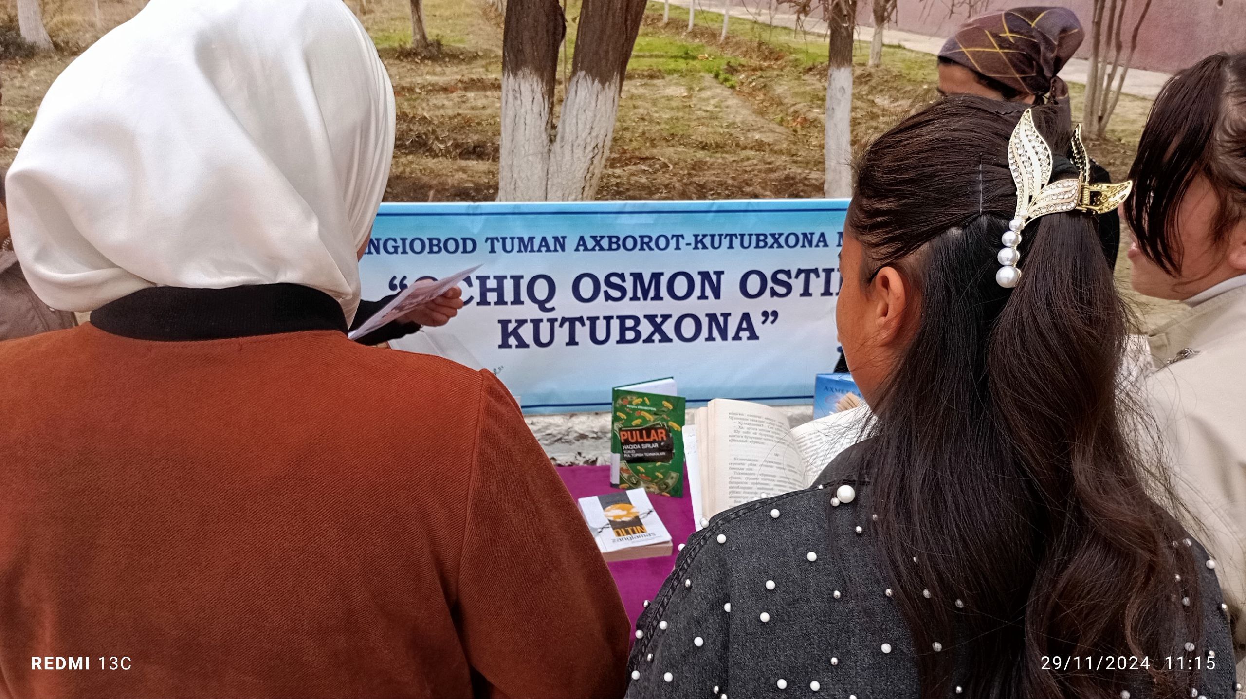 "Ochiq osmon ostida kutubxona"