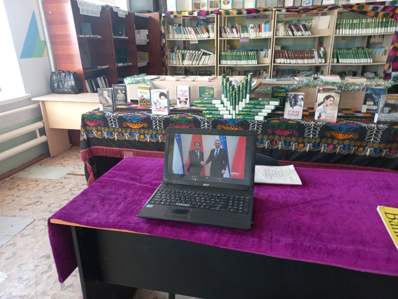 "Siyosiy-maʼrifat soati"