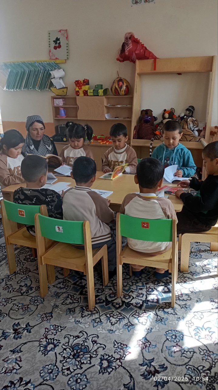 7-sonli DMTT tarbiyalanuvchilari uchun ertak kitoblar namoyishi oʻtkazildi. Yosh kitobxonlarga axborot-kutubxona m
