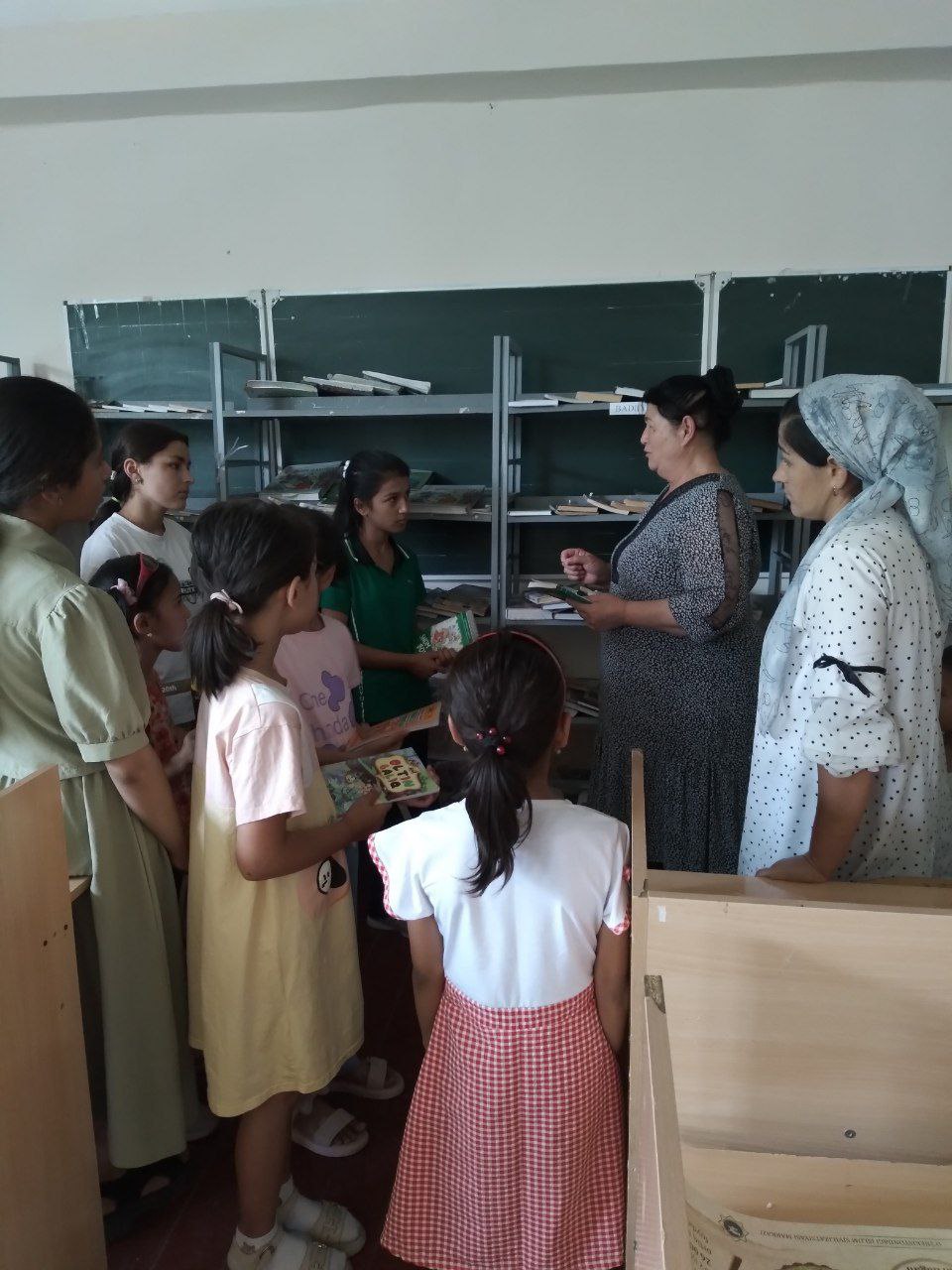 Yangiobod tumanida "DOLZARB 90 KUN" loyihasi davom etmoqda.