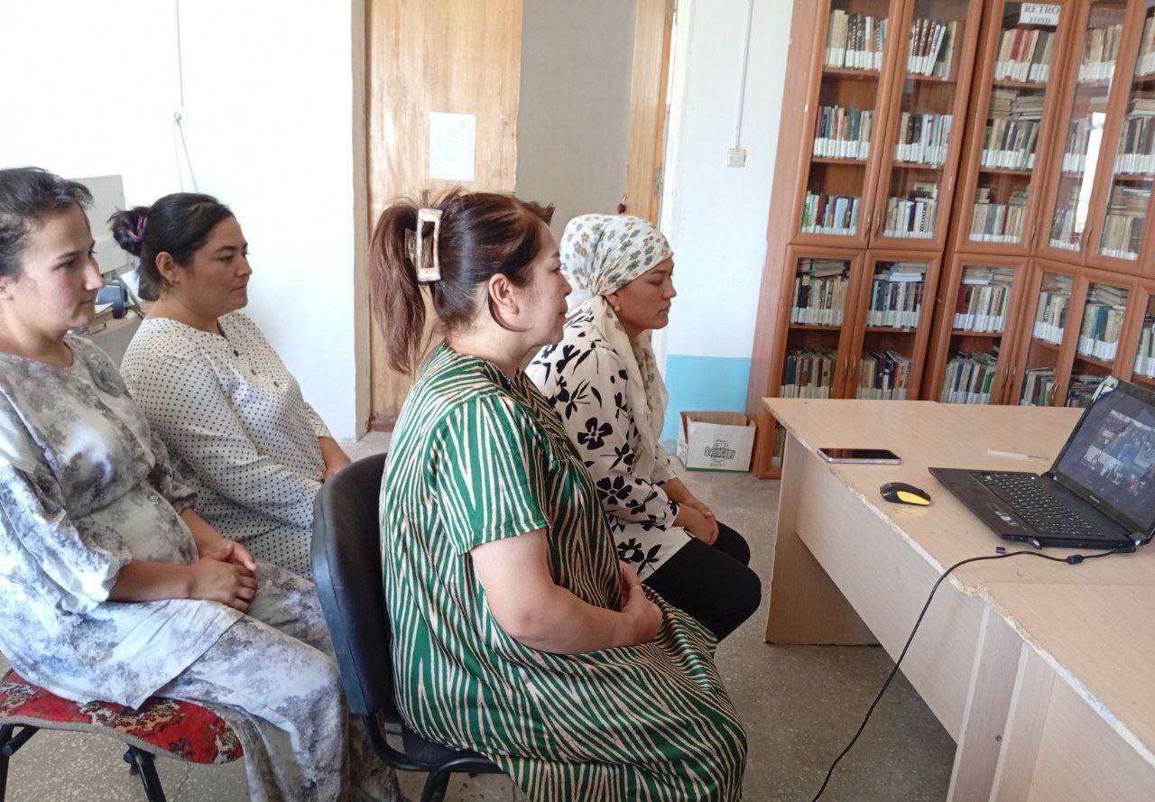 "Siyosiy-maʼrifat soati"