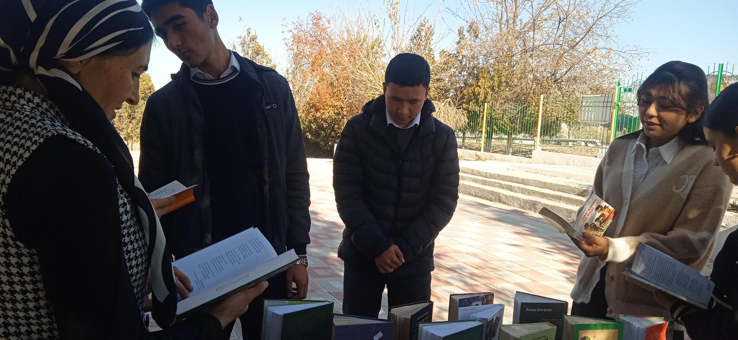 "Ochiq osmon ostida kutubxona"