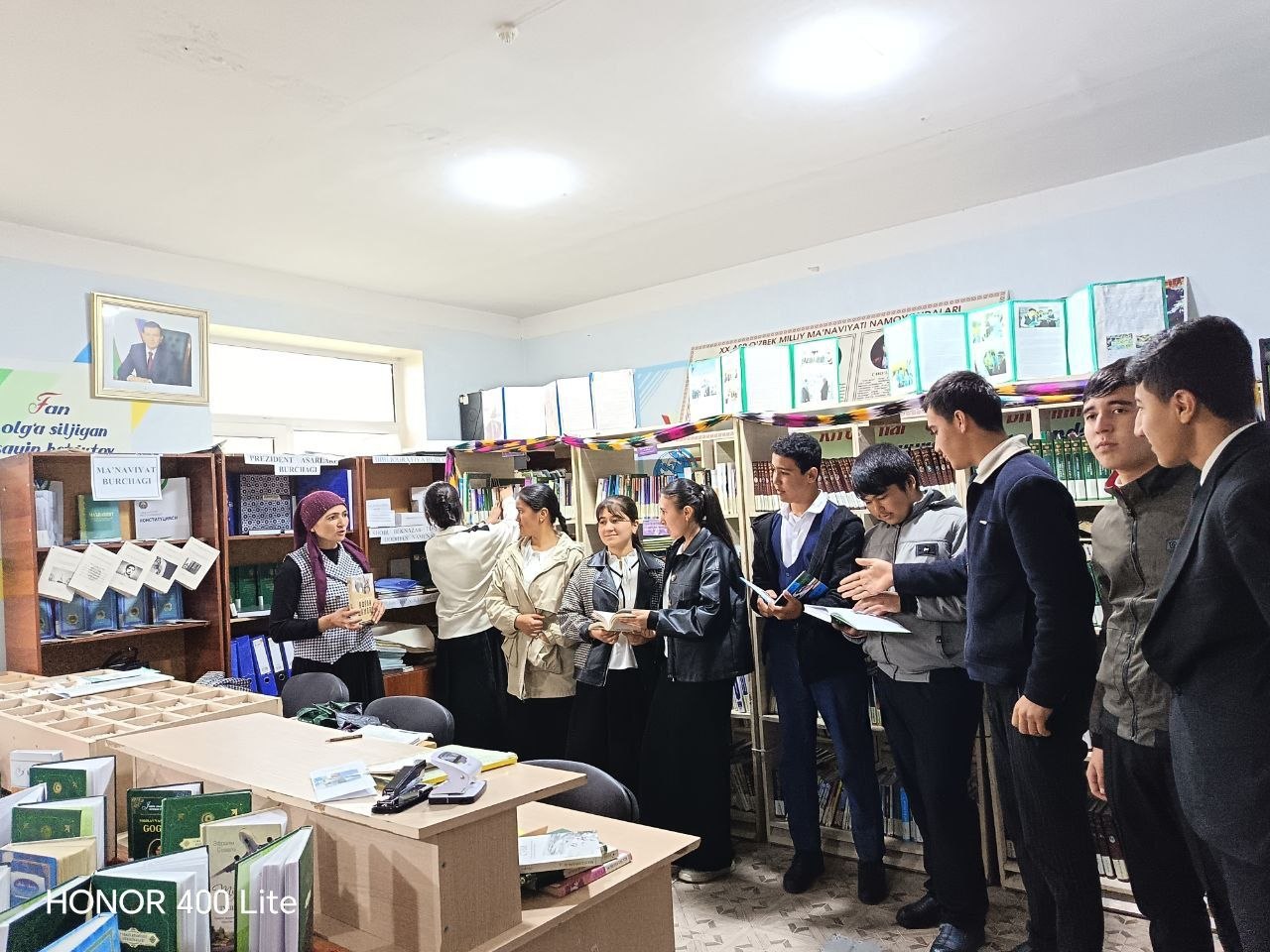 "Kitob bu-qalblarni yoritgan chiroq" shiori ostida  ekskursiya